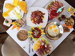 Golden Palm Sunrise Inn
