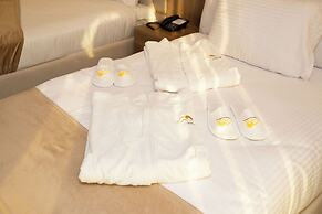 Golden Palm Sunrise Inn