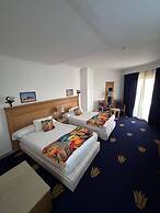 Elite Pyramids View Inn