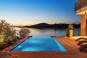 Sea front Villa Draga - infinity pool