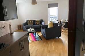 City Centre Duplex Sleeps 4 H55