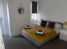 City Centre Duplex Sleeps 4 H55
