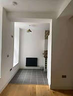 City Centre Duplex Sleeps 4 H55