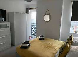 City Centre Duplex Sleeps 4 H1