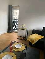 City Centre Duplex Sleeps 4 H1