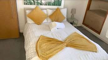 City Centre Duplex Sleeps 4 H1