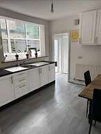 City Centre Duplex Sleeps 4 H1