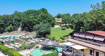 Residence with thermal pools in Sorano