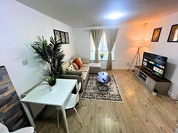 Apartment Sleeps 4 With Garden