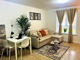 Apartment Sleeps 4 With Garden