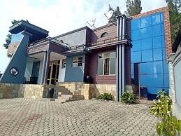 Queen Greenstars Apartment