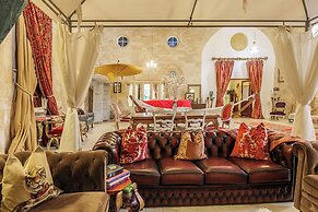 Artisan Hall Stunning Grandeur Cotswolds