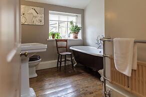 Artisan Hall Stunning Grandeur Cotswolds
