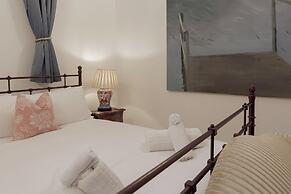 Artisan Hall Stunning Grandeur Cotswolds
