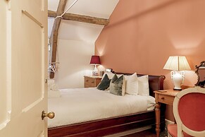 Artisan Hall Stunning Grandeur Cotswolds