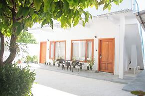 Avanti Surf & Stay