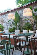 Pietra Social House