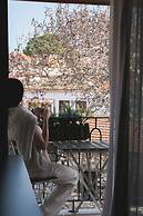 Pietra Social House