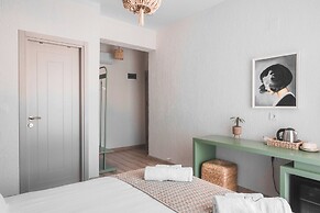 Pietra Social House