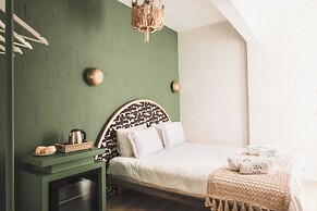 Pietra Social House