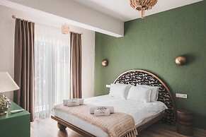 Pietra Social House