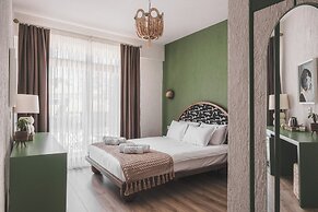 Pietra Social House
