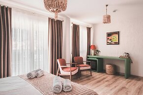 Pietra Social House