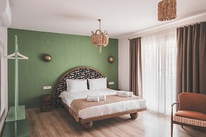 Pietra Social House