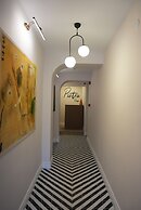 Pietra Social House