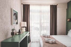 Pietra Social House