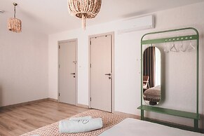 Pietra Social House