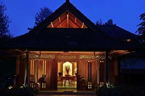 Strawberry Hill Hotel & Restaurant