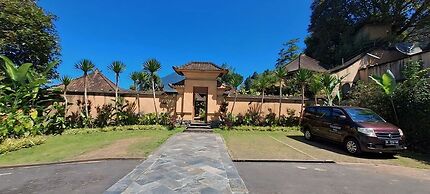 Strawberry Hill Hotel & Restaurant