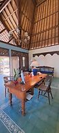 Strawberry Hill Hotel & Restaurant