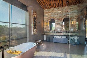 Ximuwu Safari Lodge