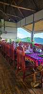 Bwindi Neckview Lodge