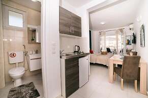 Room-studio With Sea Views and Large Ter