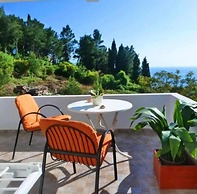 Room-studio With Sea Views and Large Ter