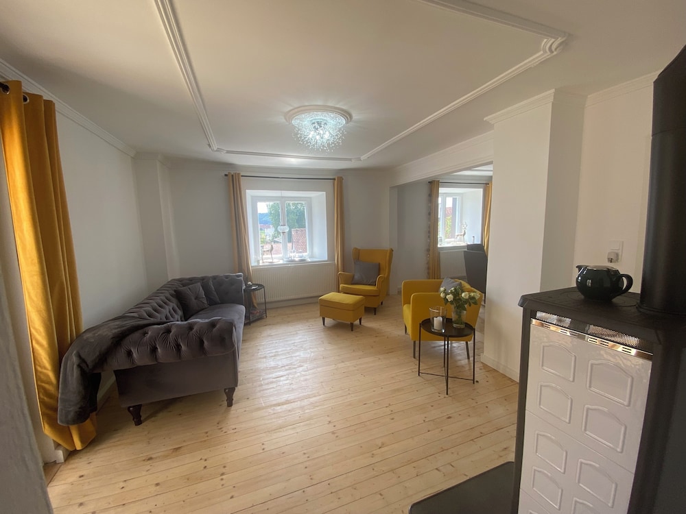 3 Bed Cottage - Sleeps 6 - Parking - Wifi