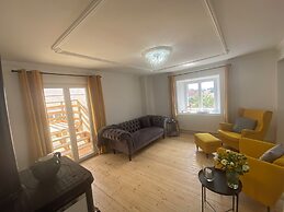 3 Bed Cottage - Sleeps 6 - Parking - Wifi