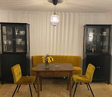 3 Bed Cottage - Sleeps 6 - Parking - Wifi