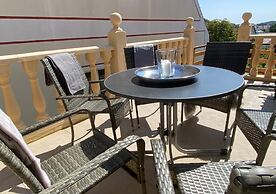 3 Bed Cottage - Sleeps 6 - Parking - Wifi