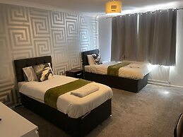 Basildon 3 Bedroom - Free Parking, Private Garden