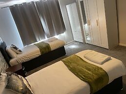 Basildon 3 Bedroom - Free Parking, Private Garden