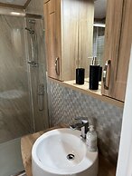 Edinburgh Lodge-sleeps 6-pet Friendly-beach&views
