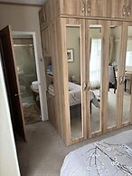 Edinburgh Lodge-sleeps 6-pet Friendly-beach&views