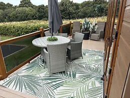 Edinburgh Lodge-sleeps 6-pet Friendly-beach&views