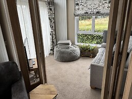 Edinburgh Lodge-sleeps 6-pet Friendly-beach&views