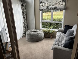 Edinburgh Lodge-sleeps 6-pet Friendly-beach&views