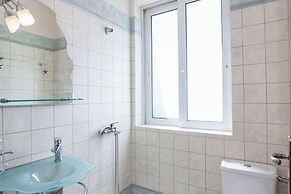 Luxe 3 Bd Penthouse 5 Min from Drosia